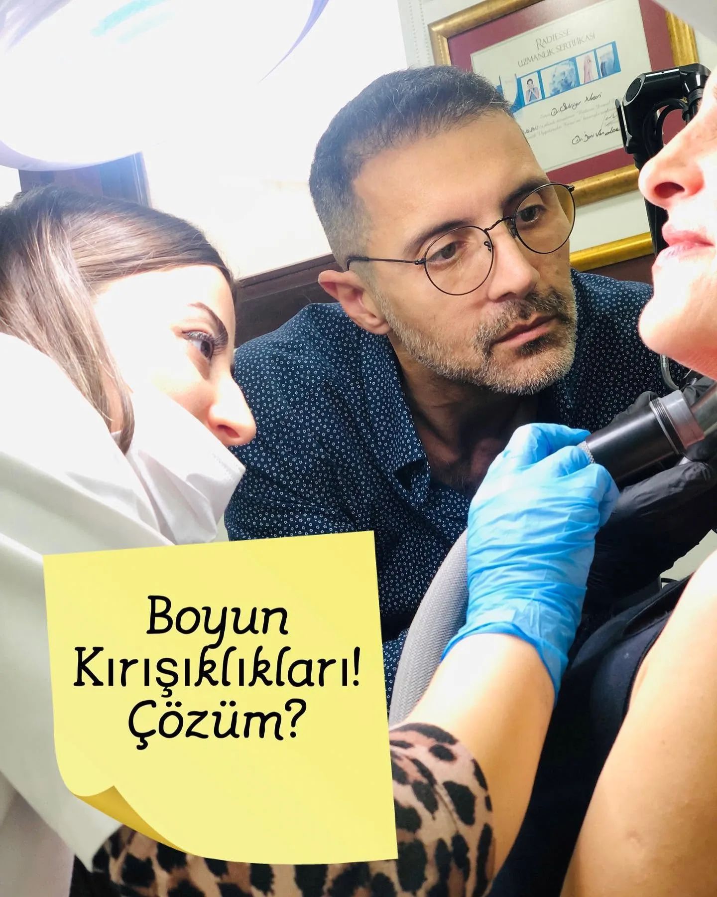 Dr. Şehriyar Nazari observing a procedure at the clinic
